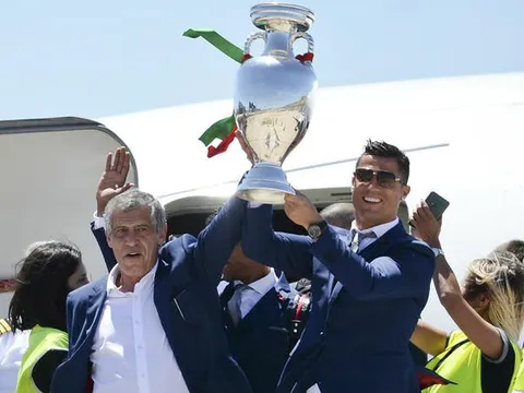 Bình chọn HLV xuất sắc nhất năm: Ronaldo nói không với Zidane