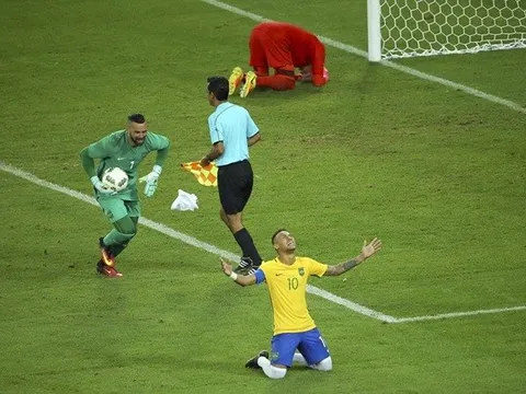 Nước mắt Neymar và cú hích cho người Brazil
