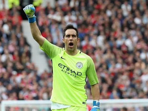 Bravo so sánh giữa Man City và đội bóng cũ