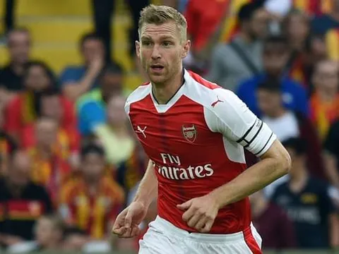 Cả Bundesliga giành giật nhau vì Mertesacker