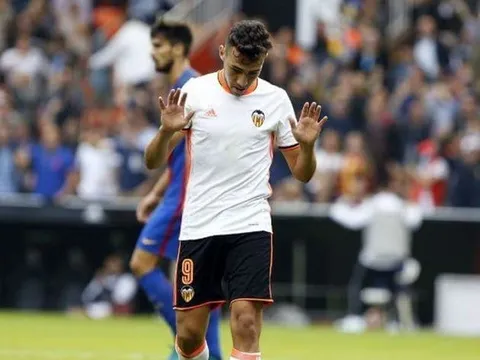Cái tát vào mặt ban lãnh đạo Barcelona