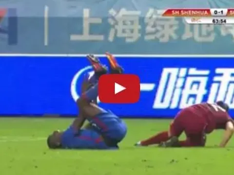 Cận cảnh pha va chạm khiến chân Demba Ba gãy lìa