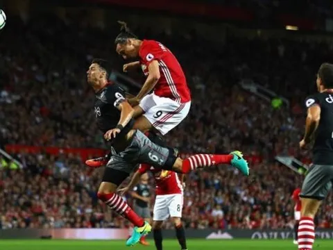 Pogba ra mắt, Ibra lập cú đúp, Man United thắng dễ Southampton