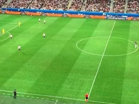 Neuer lên giữa sân nhìn Kroos kiến tạo cho Mustafi ghi bàn