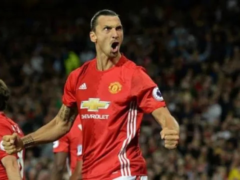 Jamie Carragher so sánh Ibrahimovic với 'hàng hớ' Liverpool