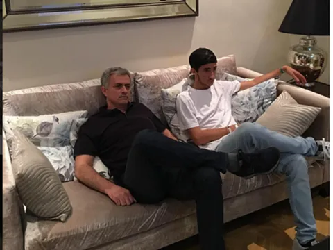 Mourinho nằm nhà, "săn" sao EURO cho Quỷ đỏ