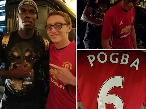 Paul Pogba ký vào áo đấu Manchester United