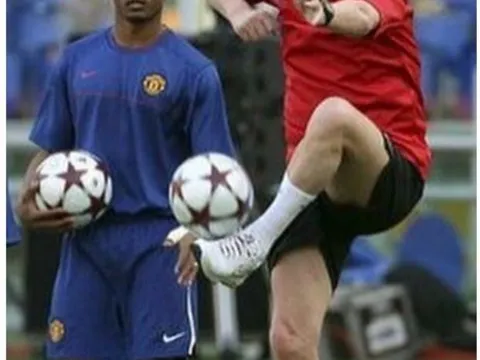 Evra 'troll' Sir Alex qua bức ảnh 'cực độc'
