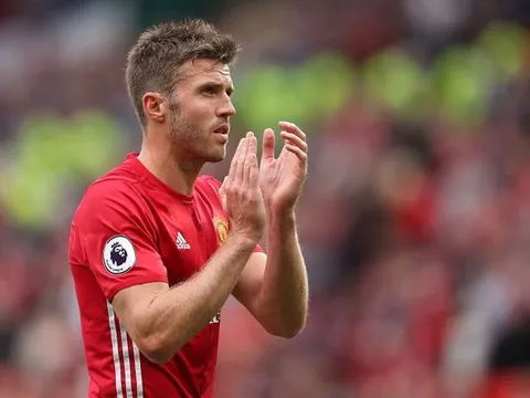 Carrick đẳng cấp hơn hẳn Schweinsteiger