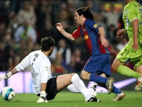 Cầu thủ khiếm thị đi bóng và ghi bàn như Messi