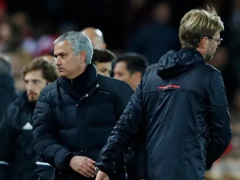 Cây thập giá Van Gaal và giá trị Mourinho