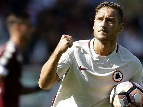 "Cây trường sinh" Totti đạt cột mốc ghi bàn đáng nể