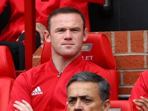 CĐV cảm ơn Mourinho vì đã 'trảm' Rooney