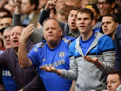CĐV Chelsea giận dữ, trù ẻo Mourinho và Man Utd