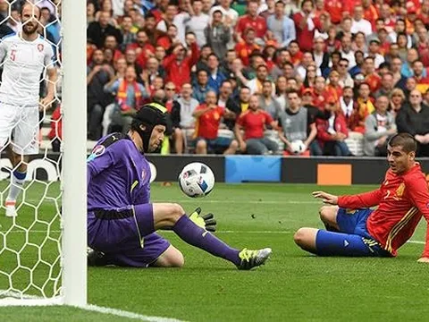 Petr Cech: Gã khổng lồ đơn độc