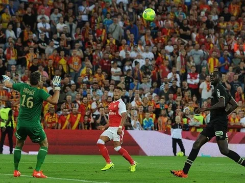 Chamberlain cứu Arsenal khỏi thất bại bẽ bàng trước Lens