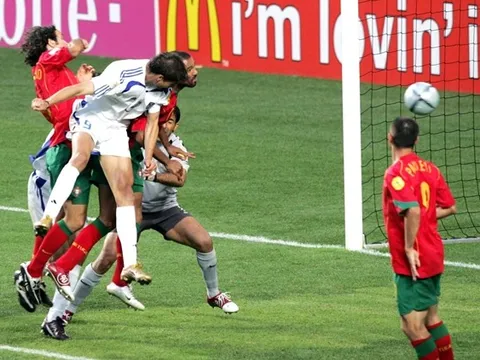 EURO 2004: Charisteas và cú lắc đầu diệu kỳ
