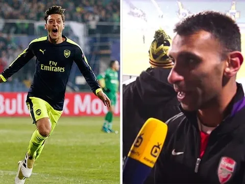 Chê Oezil, Alan Shearer bị CĐV Arsenal 'ném đá'