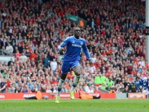 Chelsea tức tốc gửi thông điệp an ủi Demba Ba