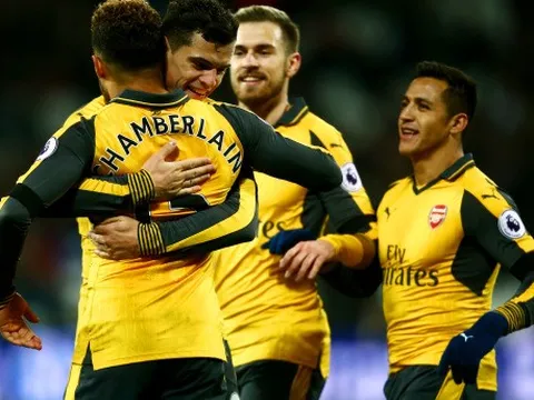 Chiêm ngưỡng khoảnh khắc "tù trưởng" Chamberlain cứa lòng vào lưới West Ham