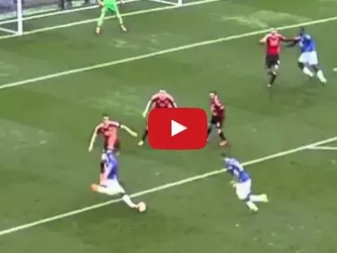 Chiến thắng 3-0 của Man United trước Everton mùa 2015/16