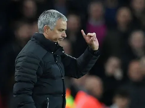 CHÍNH THỨC: Mourinho 'dính chàm', M.U nguy khốn