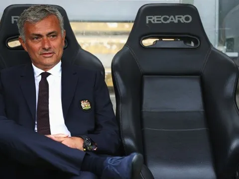 CHÍNH THỨC: Mourinho đoạt danh hiệu HLV xuất sắc nhất tháng 8