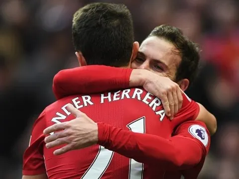 Chơi hay trước Arsenal, Herrera được đưa 'lên mây'