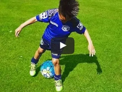Chú nhóc 7 tuổi biểu diễn kĩ thuật qua người ảo diệu
