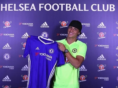 Chùm ảnh: David Luiz rạng rỡ khoe áo đấu Chelsea