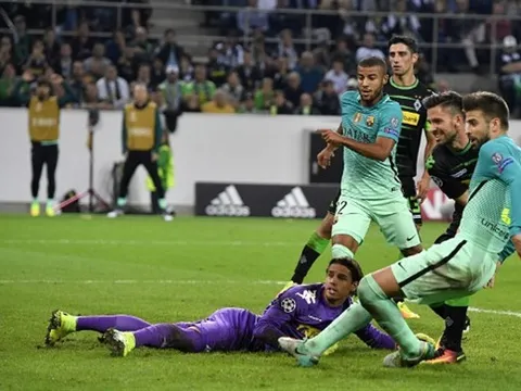 Chùm ảnh: Không Messi, Pique sắm vai người hùng của Barcelona
