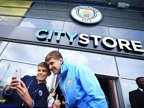 Chùm ảnh: Những khoảnh khắc đầu tiên của John Stones tại Man City