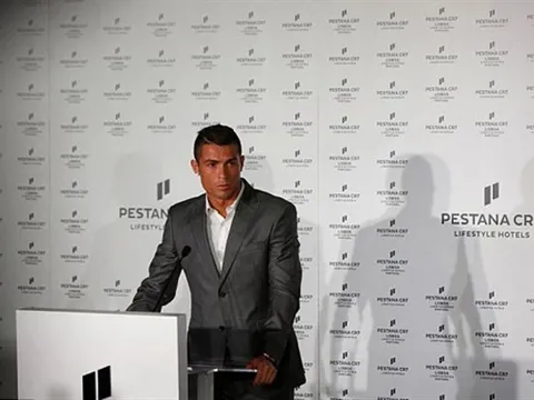 Chùm ảnh: Ronaldo lịch lãm khai trương khách sạn mới tại quê nhà