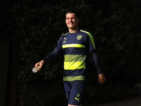 Chùm ảnh: Xhaka cười tươi, sẵn sàng chiến Ludogorets
