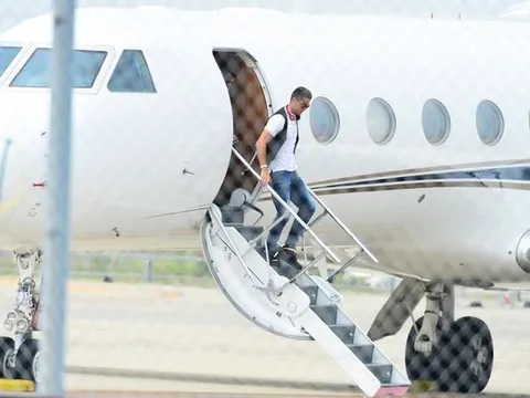 Chuyên cơ của Ronaldo gặp nạn ở Barcelona