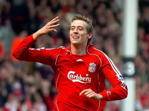 Còn ai nhớ đến "Sếu vườn" Peter Crouch?