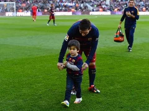 Con trai Messi đi bóng ảo diệu, gây sốt xình xịch