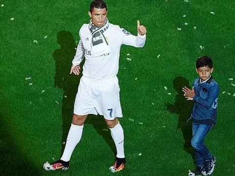 Con trai Ronaldo ghi bàn trong ngày ra mắt