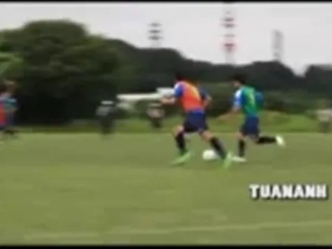 Công Phượng khiến cầu thủ Mito ngả mũ với pha solo ghi bàn tuyệt đẹp