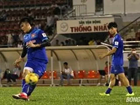 Công Vinh kèm Công Phượng dứt điểm
