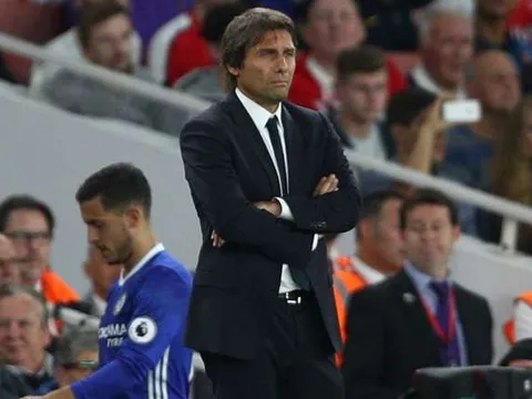 Conte 'cười té ghế' khi hay tin sắp bị sa thải