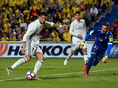 Cristiano Ronaldo bất lực trước hàng thủ Las Palmas
