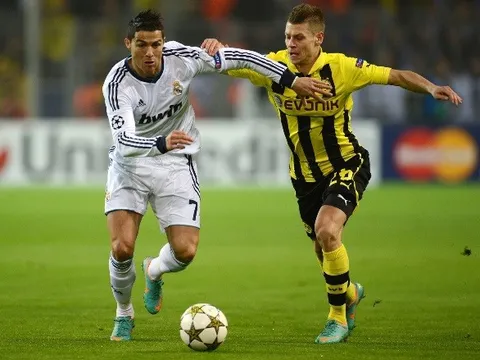 Cristiano Ronaldo chơi xấu Schmelzer, đối mặt án cấm thi đấu 3 trận