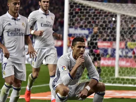 Cristiano Ronaldo gây sốt với kiểu ăn mừng 'vênh mặt'