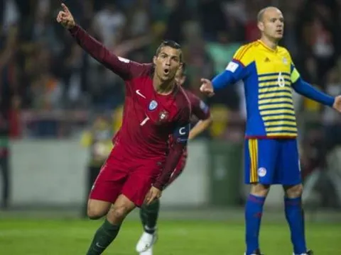 Cristiano Ronaldo lập poker vào lưới Andorra