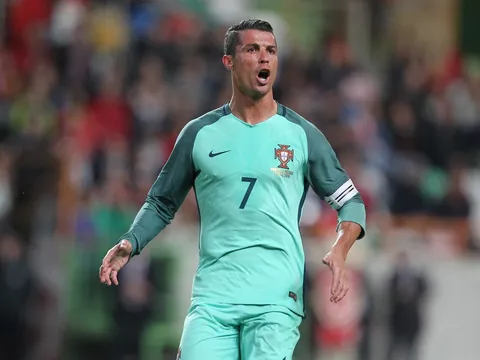 Cristiano Ronaldo sẵn sàng hạ Iceland