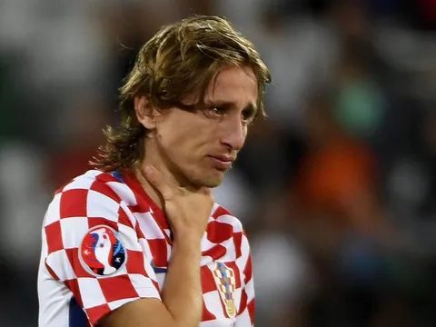Croatia bị loại, Luka Modric khóc như mưa