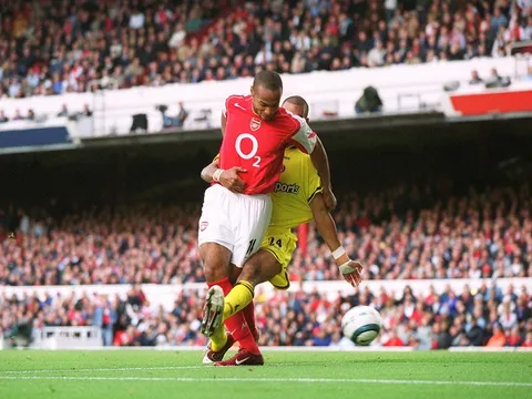 Cú đánh gót ghi bàn điệu nghệ của Thierry Henry