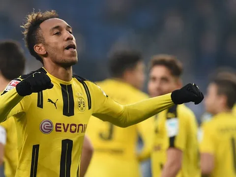 Cú poker của Aubameyang vào luới Hamburger SV