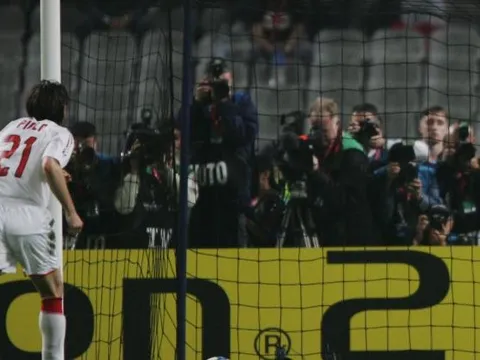 Cú sút panenka thảm họa của Andrea Pirlo